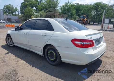 2011 Mercedes-Benz E 350 4Matic z USA, uszkodzony, nr VIN WDDHF8HB0BA433116